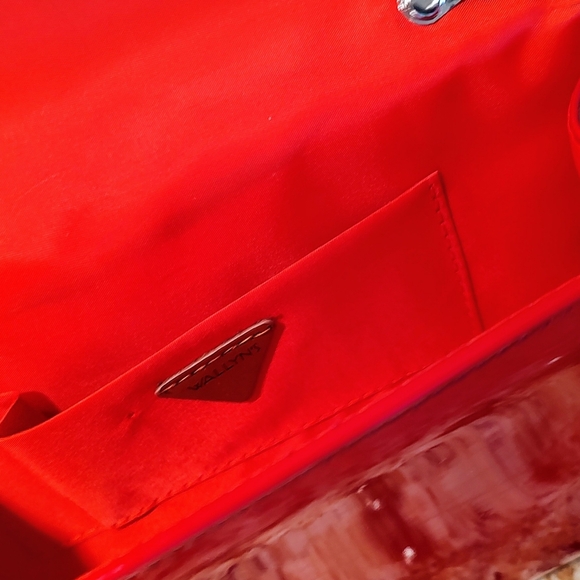 Wallyn's Red patent evening bag with silver stoned removable chain. NWT 9"X6" - Picture 14 of 16